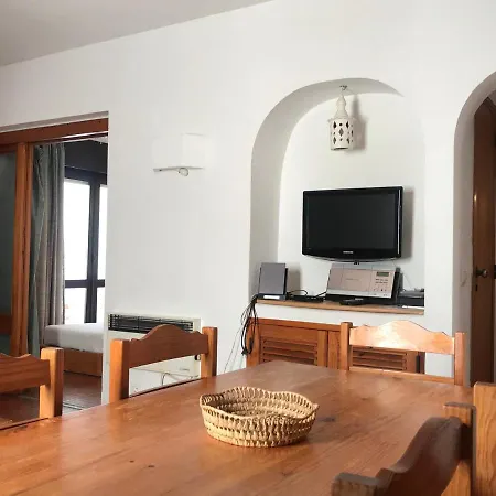 Comfortable At דירה *